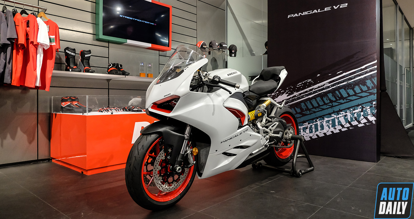 Cận cảnh Ducati Panigale V2 White Rosso mới tại VN, giá hơn 619 triệu